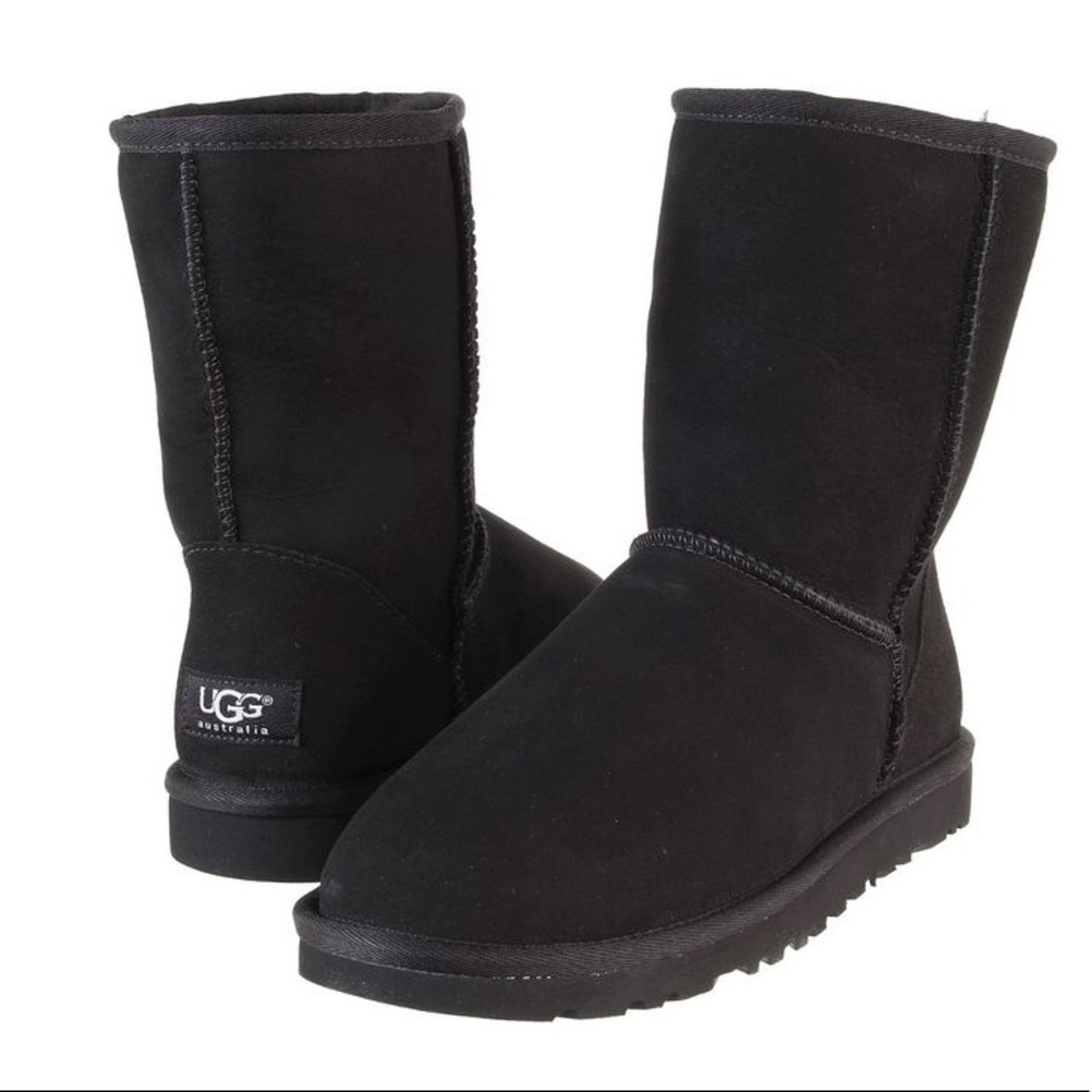 NWOT short black uggs